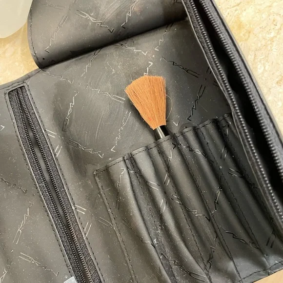 Wallet size Mac Make up and brush holder - Picture 7 of 15